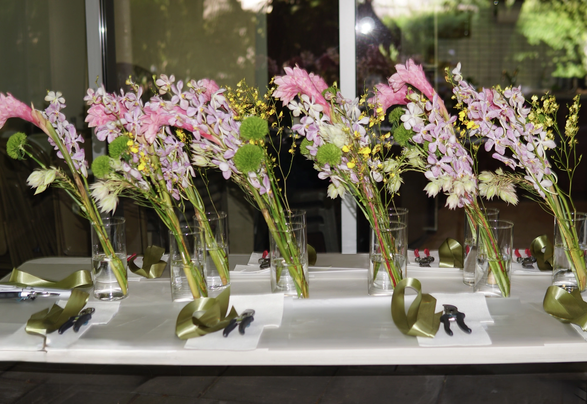 Private floral workshop table setup by flöde